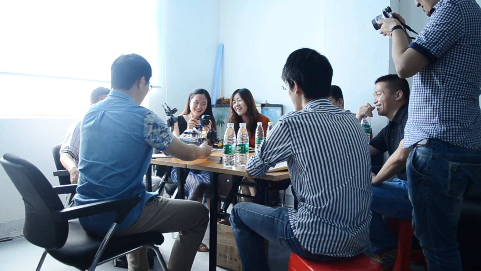 深圳衛(wèi)視《溫暖在身邊-行走的代碼》專(zhuān)訪小R科技CEO